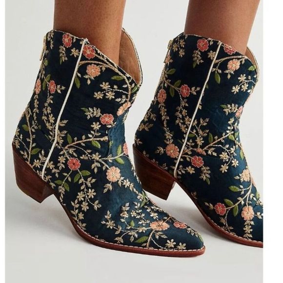 Mono Free People Eloise Embroidered Navy/Gold Floral Ankle Boots Sz 7/38 New - Picture 2 of 12
